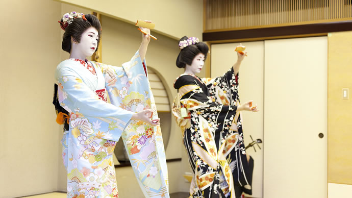 二宮家庭園とバラ園＆割烹「蛍」で昼食・古町芸妓鑑賞